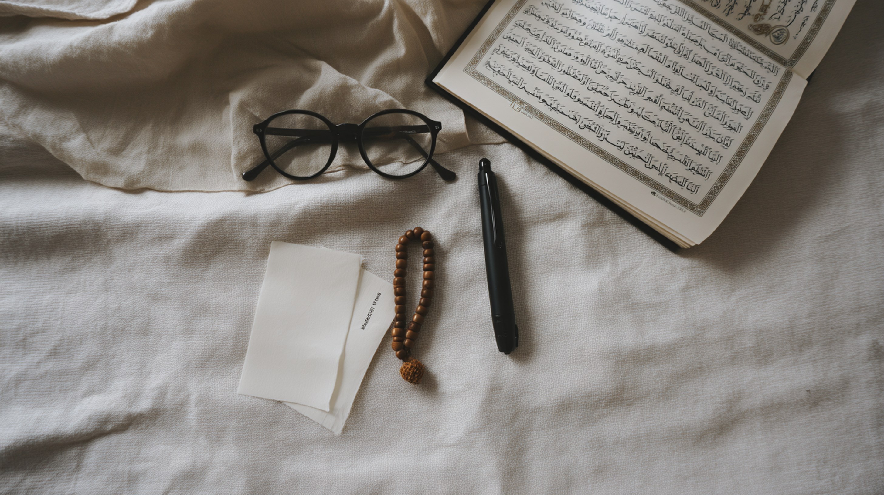 NUR Essentials Kit — pen, glasses, quick start guide